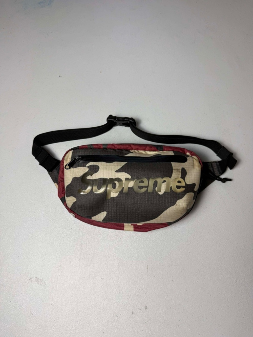 Used Supreme Waist Bag (SS21)
Red Camo